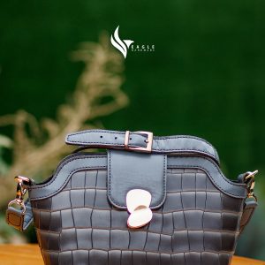 کیف دوشی زنانه چرم دستدوز مدل نگین